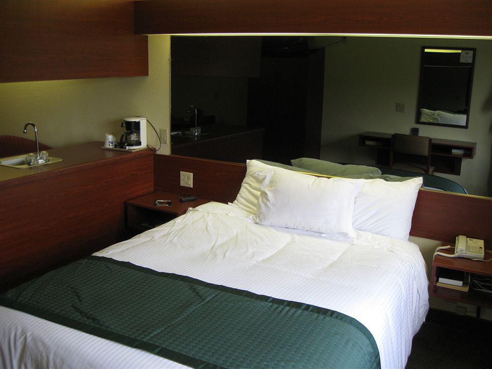 Microtel Inn & Suites By Wyndham Томасвилл Экстерьер фото