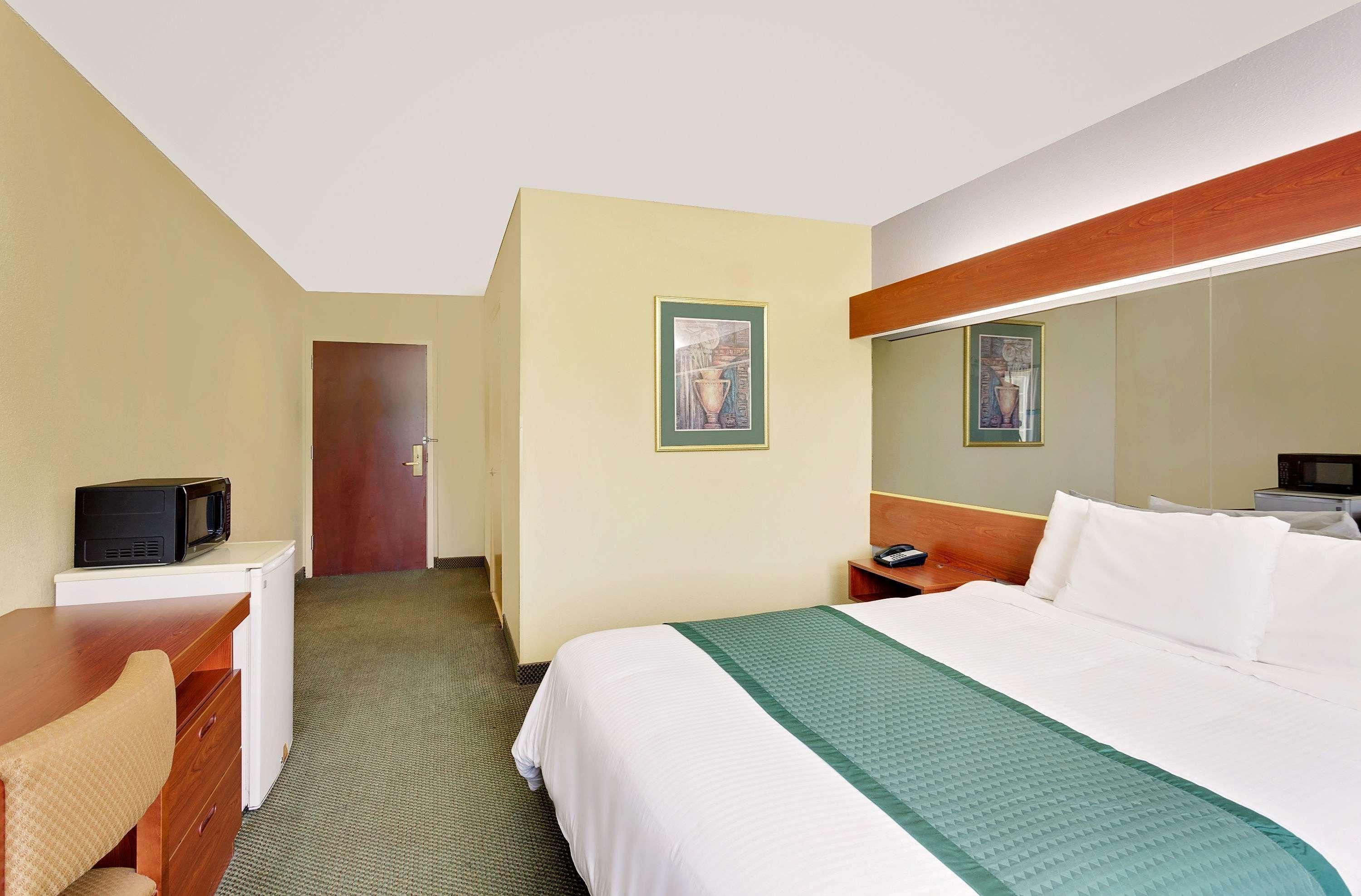 Microtel Inn & Suites By Wyndham Томасвилл Экстерьер фото