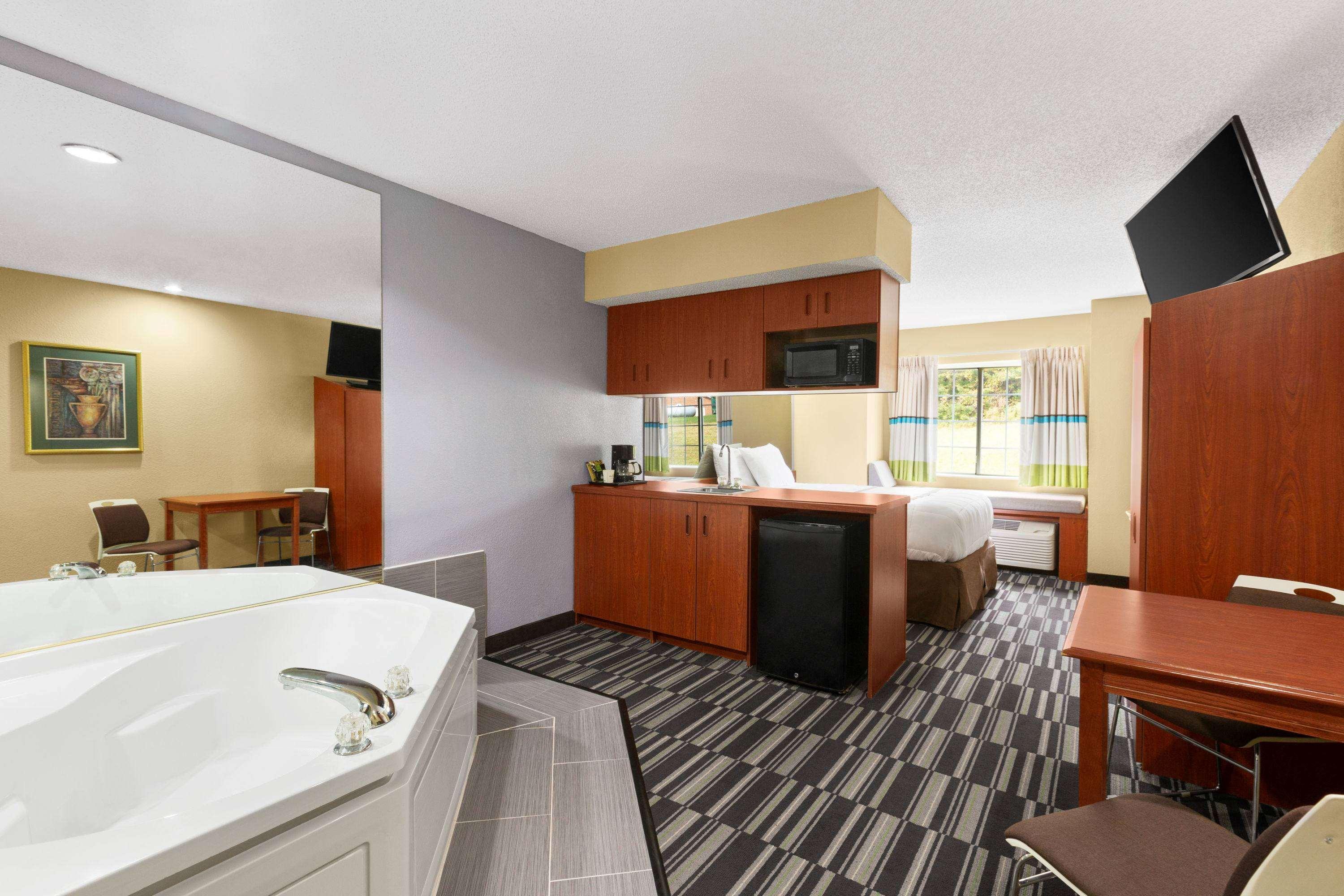Microtel Inn & Suites By Wyndham Томасвилл Экстерьер фото
