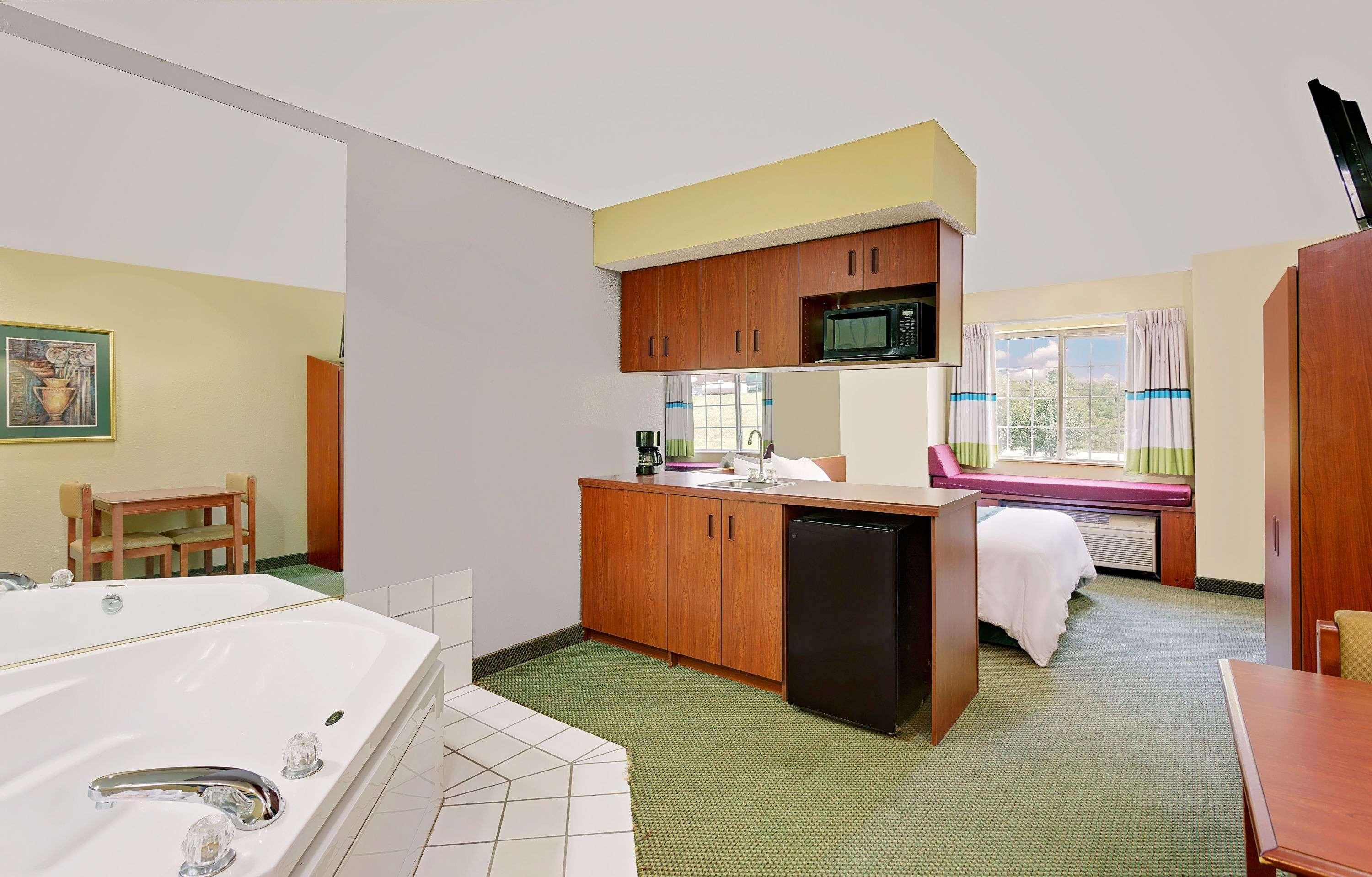 Microtel Inn & Suites By Wyndham Томасвилл Экстерьер фото
